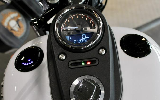 2016 Harley-Davidson® Street Bob® Crushed Ice Pearl