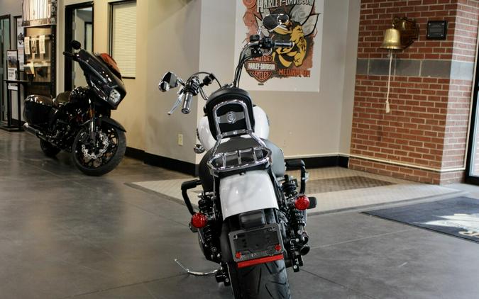 2016 Harley-Davidson® Street Bob® Crushed Ice Pearl
