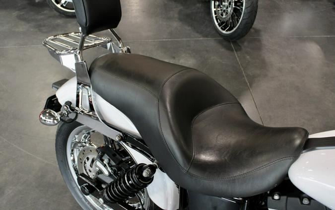 2016 Harley-Davidson® Street Bob® Crushed Ice Pearl