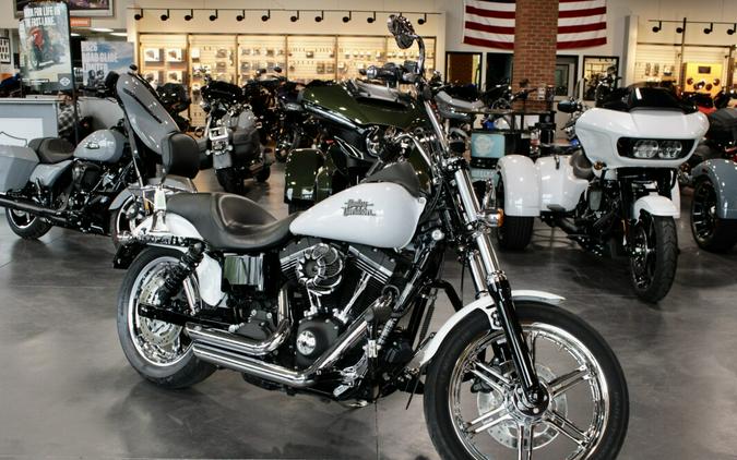 2016 Harley-Davidson® Street Bob® Crushed Ice Pearl