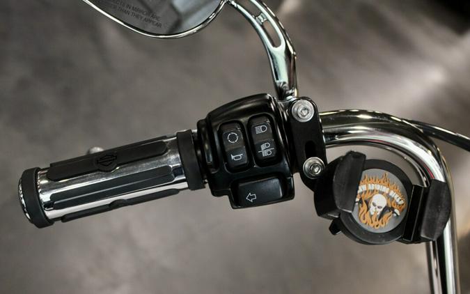 2016 Harley-Davidson® Street Bob® Crushed Ice Pearl