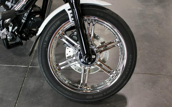 2016 Harley-Davidson® Street Bob® Crushed Ice Pearl
