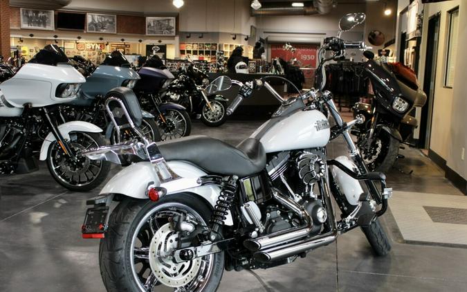 2016 Harley-Davidson® Street Bob® Crushed Ice Pearl
