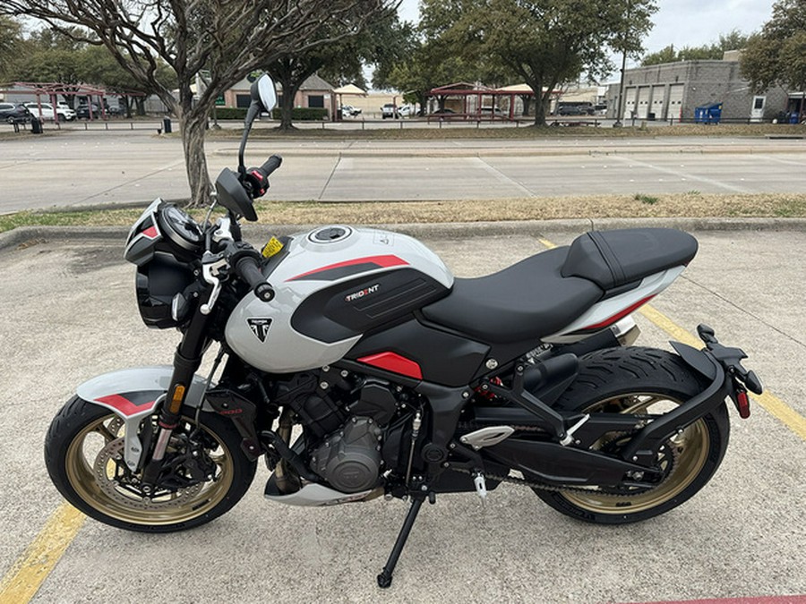 2026 Triumph Trident 800 Ash Grey