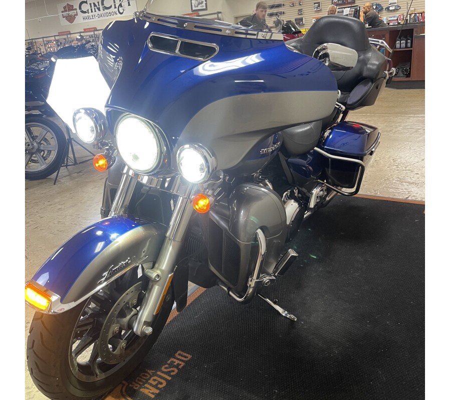 CERTIFIED PRE-OWNED 2017 Harley-Davidson Ultra Limited Two-Tone Superior Blue/Billet Silver FLHTK