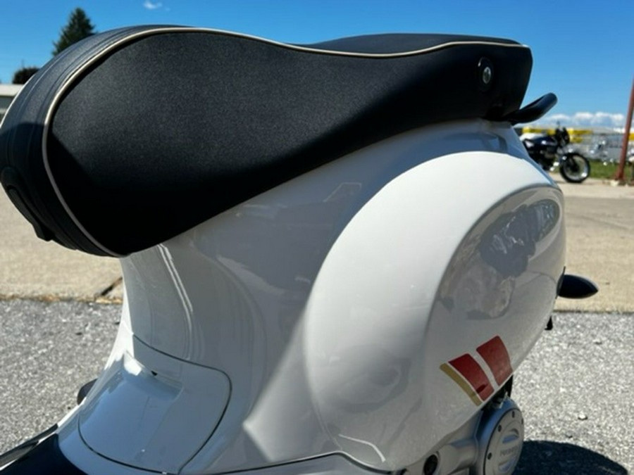 2022 Vespa Sprint 50 Racing Sixties