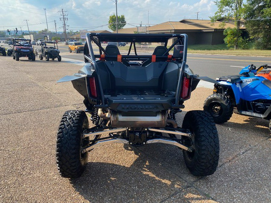 2022 Honda Talon 1000R Fox Live Valve WITH LOWERED ROLL CAGE, 4PT SEAT BELT HARNESS, COYOTE TIRES 225/85-15, FU