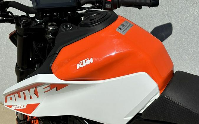 2024 KTM Duke 250