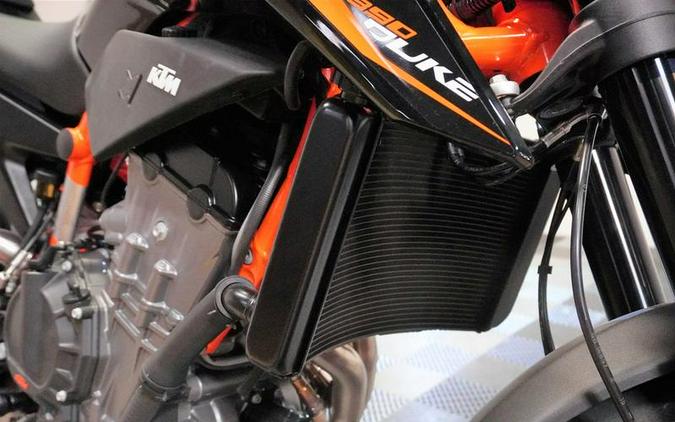 2023 KTM 890 Duke R