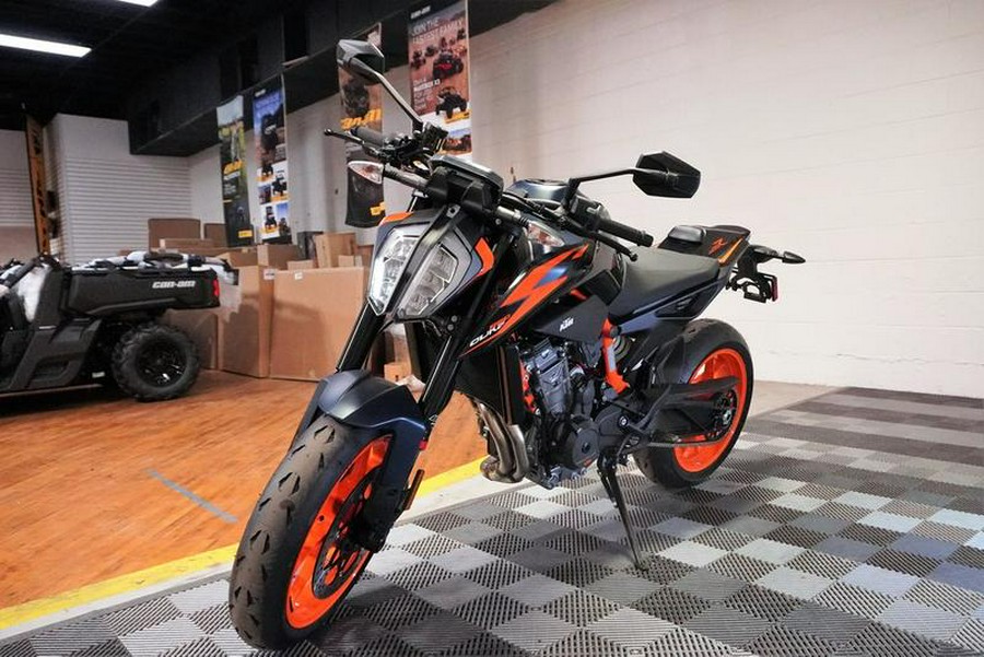 2023 KTM 890 Duke R