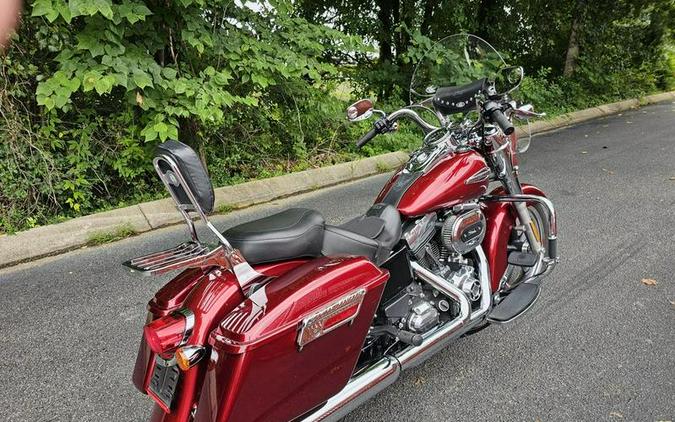 2016 Harley-Davidson® FLD - Dyna® Switchback™