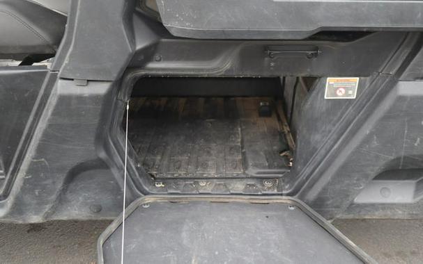 2025 Can-Am® Defender PRO XT HD10