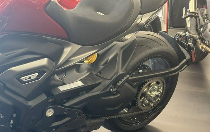 2026 Ducati XDiavel V4 Burning Red