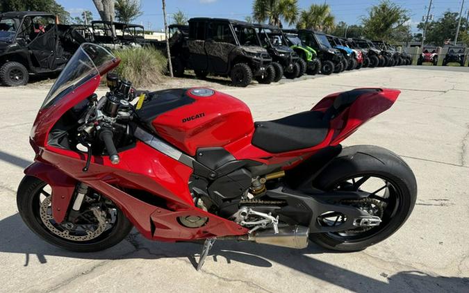 2025 Ducati Panigale V4 Ducati Red V4