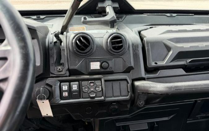 2023 Can-Am Defender Limited