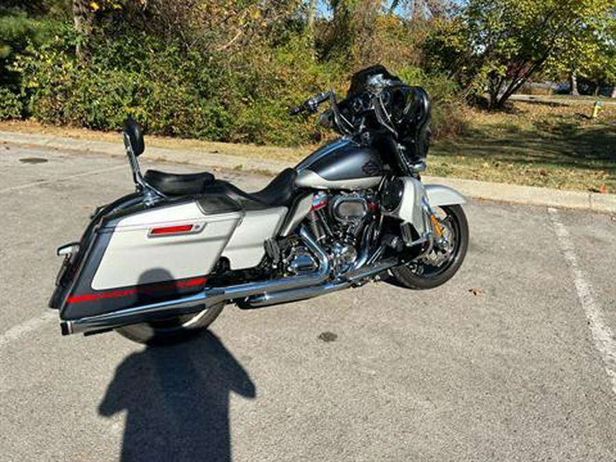 2019 Harley-Davidson CVO™ Street Glide®