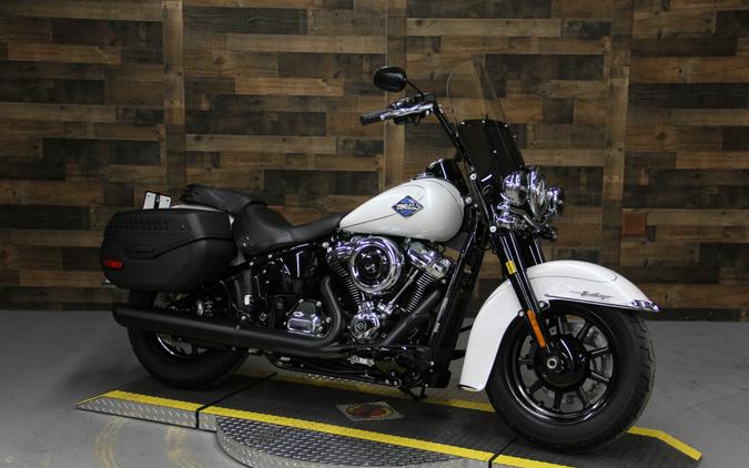 2025 Harley-Davidson Heritage Classic® White Onyx w/Cast Wheels