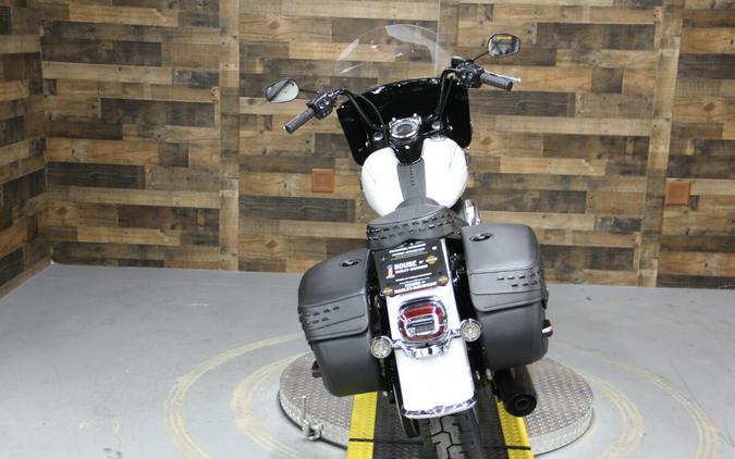 2025 Harley-Davidson Heritage Classic® White Onyx w/Cast Wheels