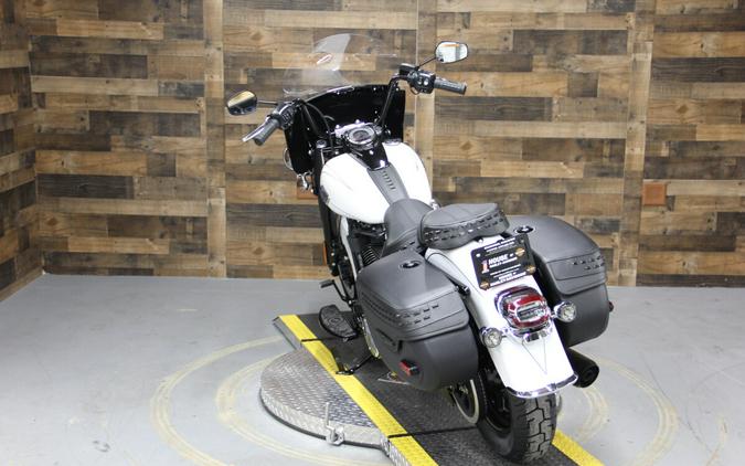 2025 Harley-Davidson Heritage Classic® White Onyx w/Cast Wheels