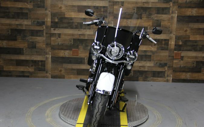 2025 Harley-Davidson Heritage Classic® White Onyx w/Cast Wheels