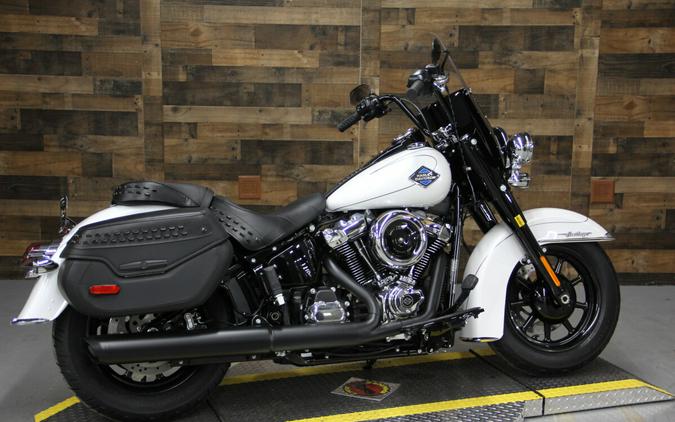 2025 Harley-Davidson Heritage Classic® White Onyx w/Cast Wheels