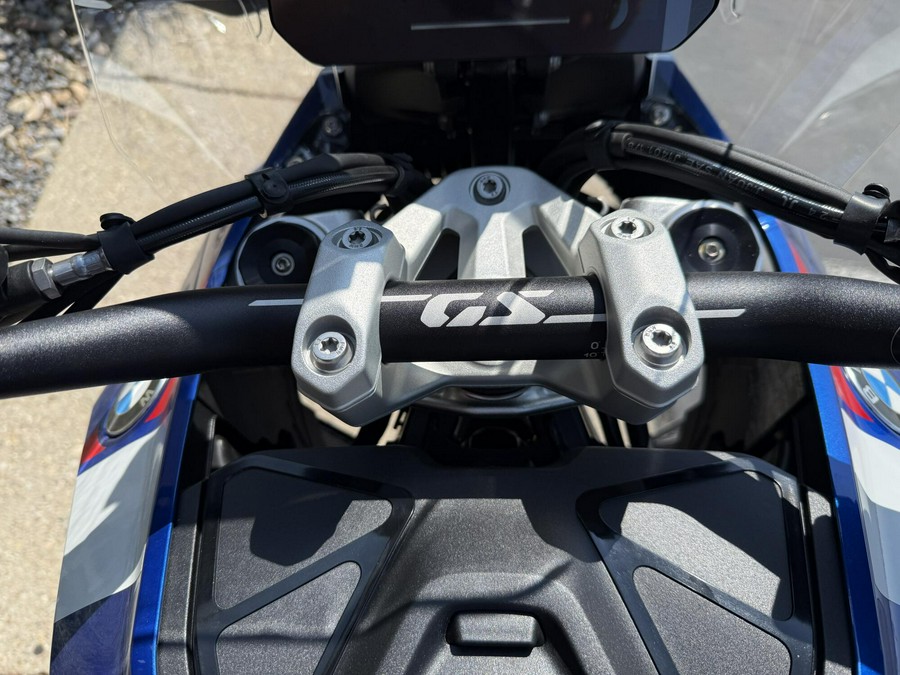 2025 BMW Motorrad R 1300 GS Racing Blue Metallic
