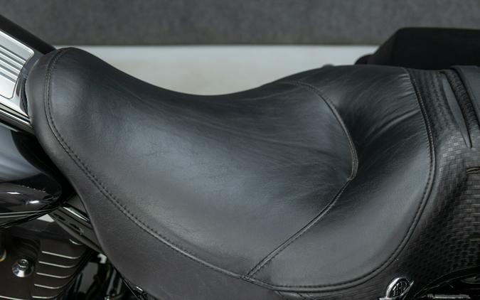 2010 HARLEY DAVIDSON FLHRC ROAD KING CLASSIC