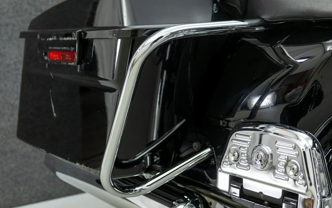 2010 HARLEY DAVIDSON FLHRC ROAD KING CLASSIC