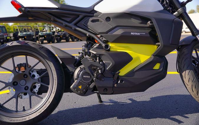 2025 Can-Am Pulse White