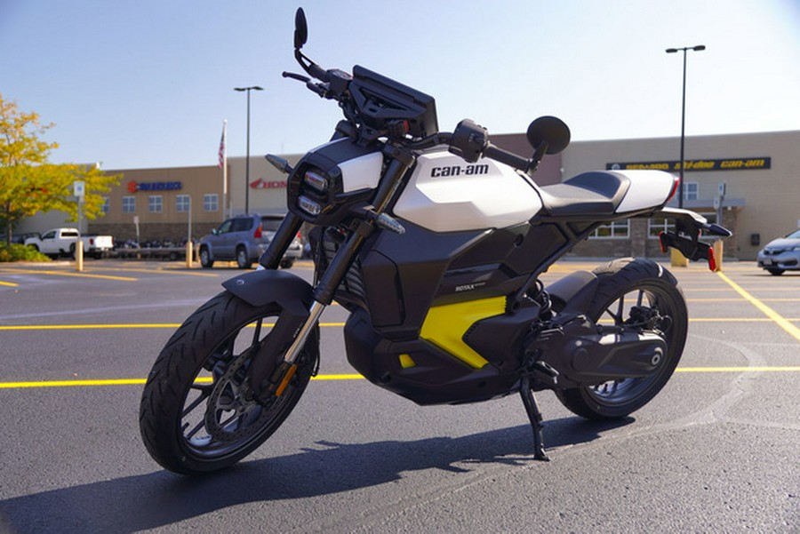 2025 Can-Am Pulse White