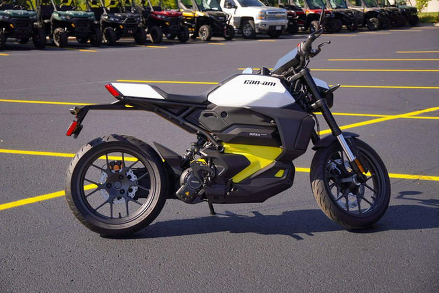 2025 Can-Am Pulse White