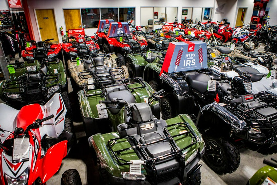 2025 Honda® Pioneer 1000-6 Deluxe Crew