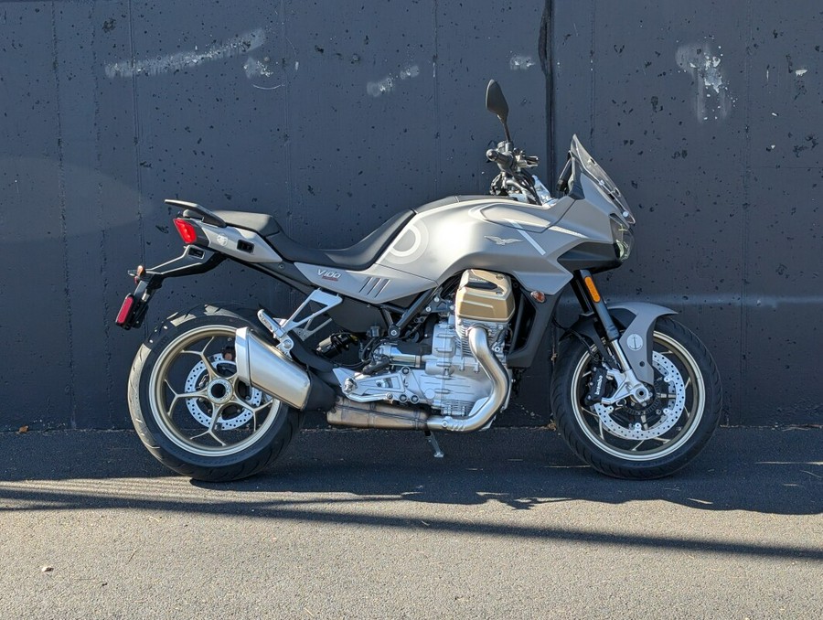 2023 Moto Guzzi V100 Mandello