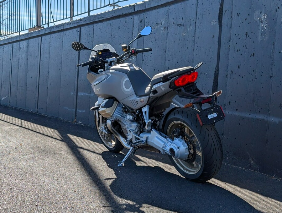 2023 Moto Guzzi V100 Mandello