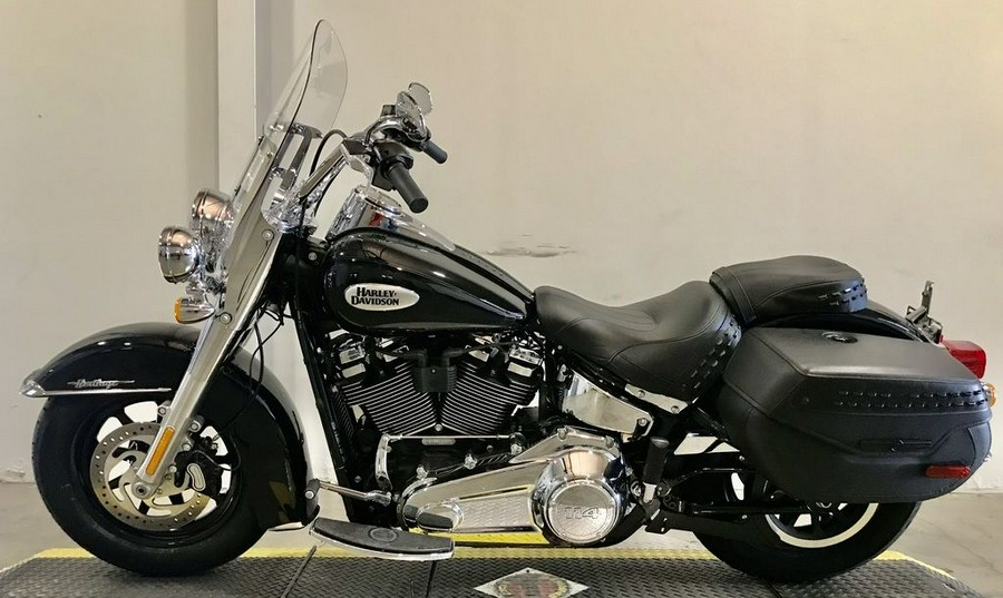 2022 Harley-Davidson® FLHCS - Heritage Classic 114