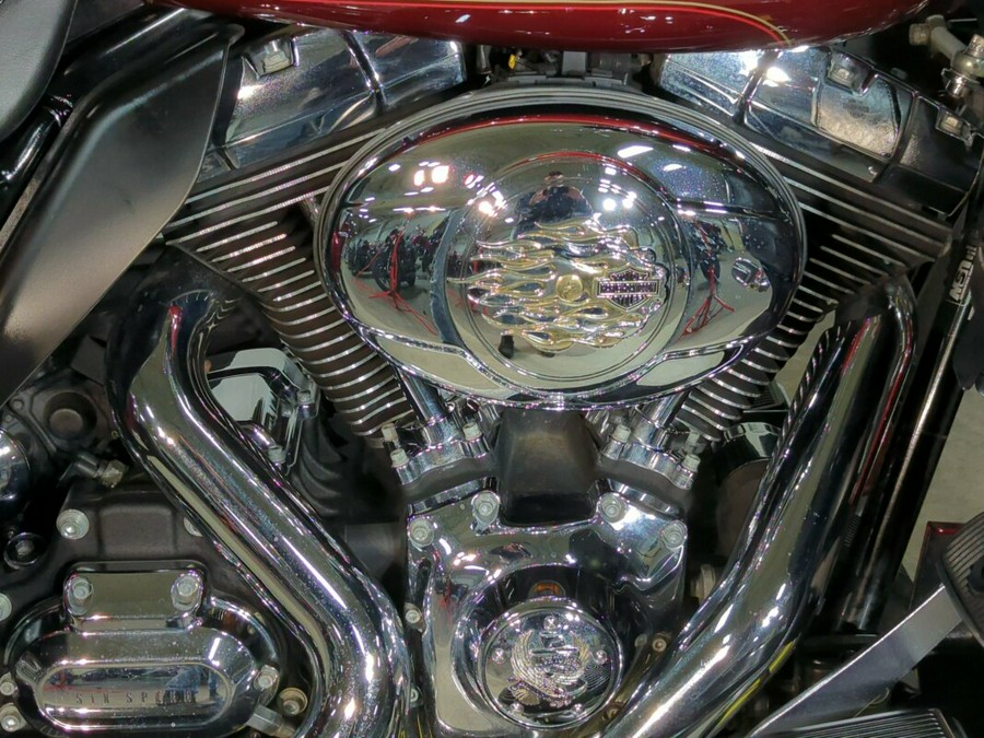 2010 Harley-Davidson® Electra Glide® Ultra Classic® Red Hot Sunglo