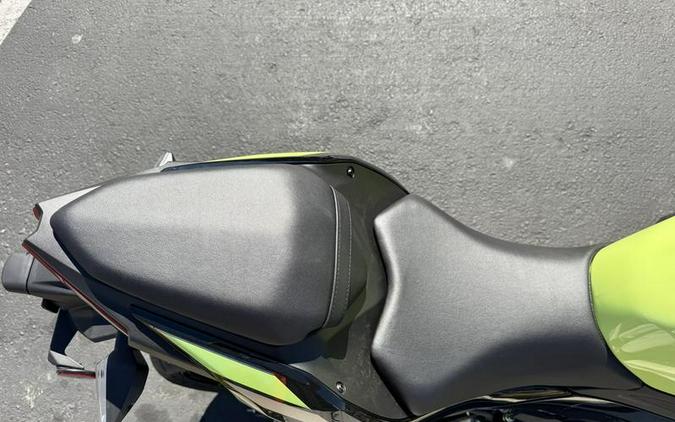 2026 Kawasaki Ninja® 500 ABS Metallic Yellowish Green/Ebony