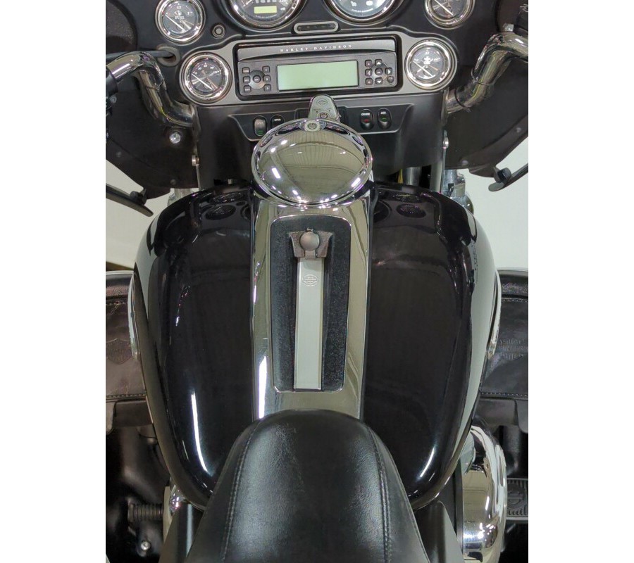 2013 Harley-Davidson® Electra Glide® Ultra Limited Two-Tone Midnight Pearl/Brilliant Silv