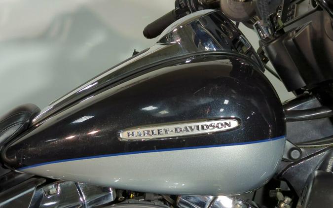 2013 Harley-Davidson® Electra Glide® Ultra Limited Two-Tone Midnight Pearl/Brilliant Silv