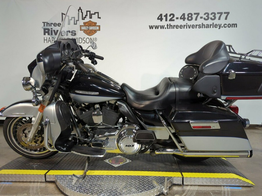 2013 Harley-Davidson® Electra Glide® Ultra Limited Two-Tone Midnight Pearl/Brilliant Silv