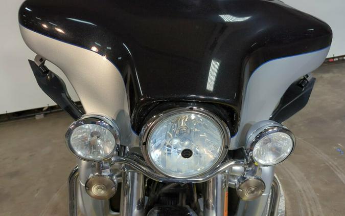 2013 Harley-Davidson® Electra Glide® Ultra Limited Two-Tone Midnight Pearl/Brilliant Silv