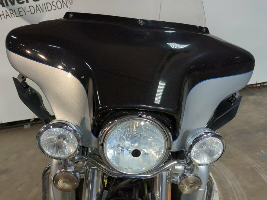 2013 Harley-Davidson® Electra Glide® Ultra Limited Two-Tone Midnight Pearl/Brilliant Silv