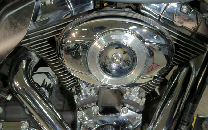 2013 Harley-Davidson® Electra Glide® Ultra Limited Two-Tone Midnight Pearl/Brilliant Silv