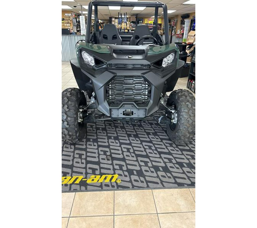 2023 Can-Am® Commander DPS 1000R