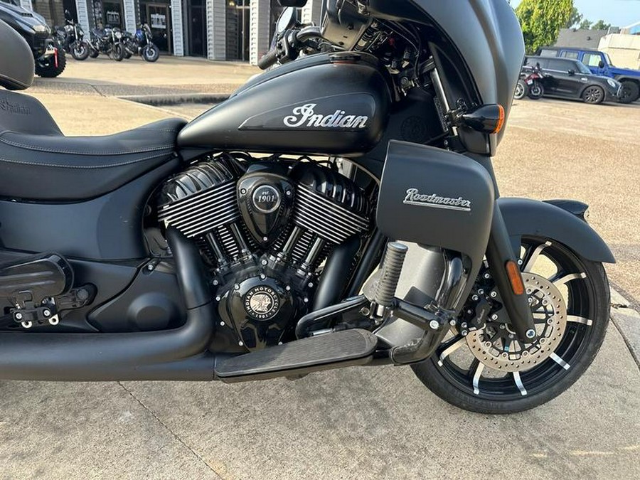 2023 Indian Motorcycle® Roadmaster® Dark Horse® Black Smoke