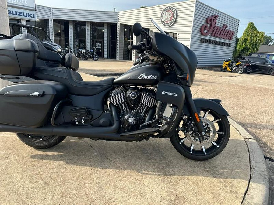 2023 Indian Motorcycle® Roadmaster® Dark Horse® Black Smoke