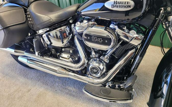 2022 Harley-Davidson® FLHCS - Heritage Classic 114