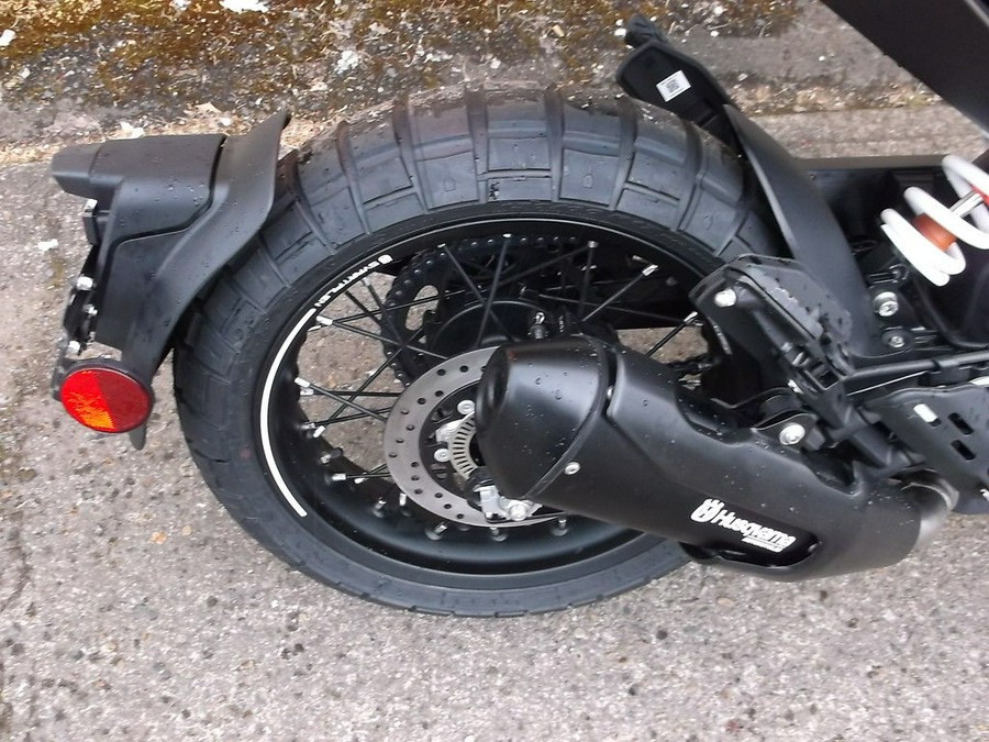 2023 Husqvarna® Svartpilen 401