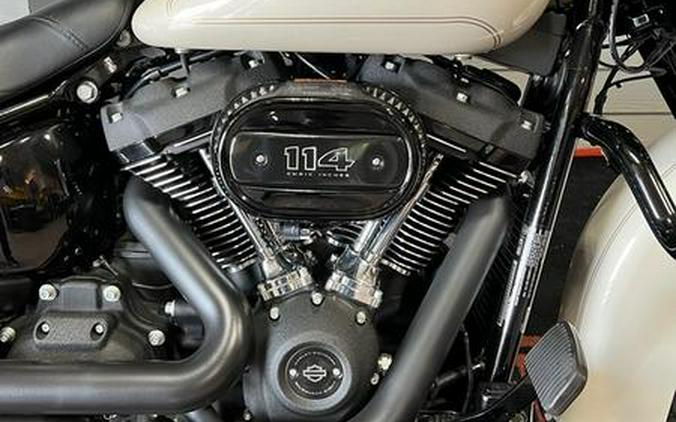 2022 Harley-Davidson® FLHCS - Heritage Classic 114