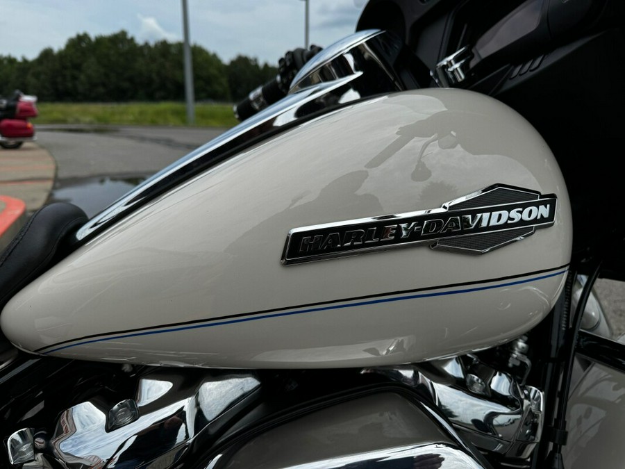 2022 Harley-Davidson Street Glide White Sand Pearl